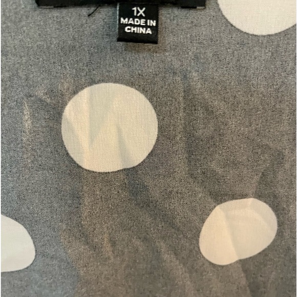 Black and white polkadot wrap top . - Picture 4 of 4